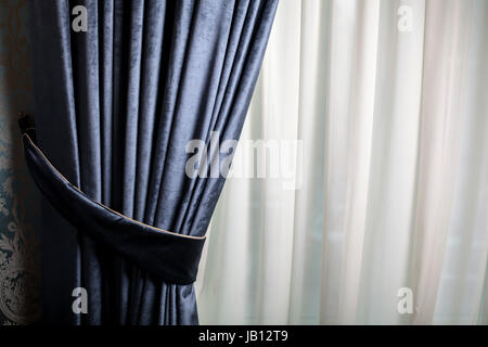 Girato a colori di una tenda di lusso in una casa Foto Stock