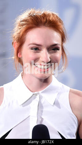 Eleanor Tomlinson si unisce a costruire per un live intervista a AOL di Capper Street Studio a Londra. Foto Stock