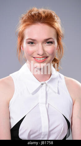 Eleanor Tomlinson si unisce a costruire per un live intervista a AOL di Capper Street Studio a Londra. Foto Stock