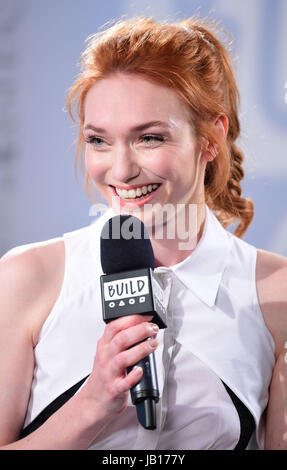 Eleanor Tomlinson si unisce a costruire per un live intervista a AOL di Capper Street Studio a Londra. Foto Stock