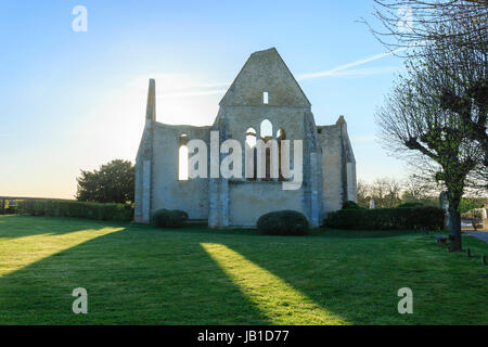 In Francia, in Loiret (45), Yèvre-la ville, ancienne commune de Yèvre-le-Châtel, classée dans les Plus Beau Village de France, église Saint-Lubin // Francia Foto Stock