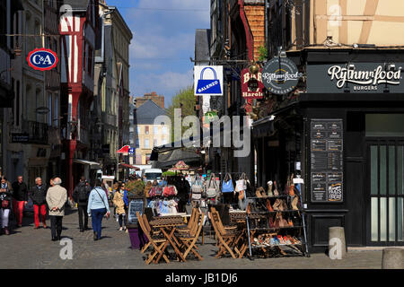 Gros Horloge Street, Città Vecchia, Rouen, in Normandia, Francia, Europa Foto Stock