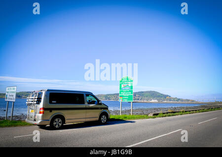 Segno di benvenuto alla città di Inverness, Scotland. Foto Stock