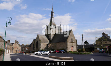La chiesa di Notre Dame de l'Assomption, classificato monumento storico (XV). Mayenne, Paese della Loira, Francia. Foto Stock