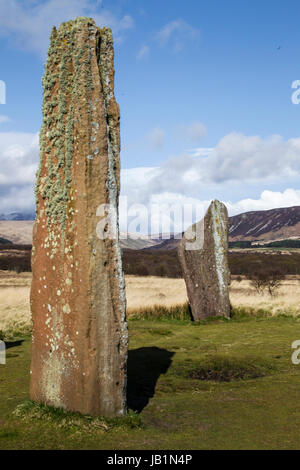 Machriemoor pietre permanente con montagne di Arran in background Foto Stock