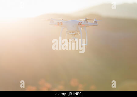 Stock Photo - Phantom Drone con telecamera attaccata Foto Stock