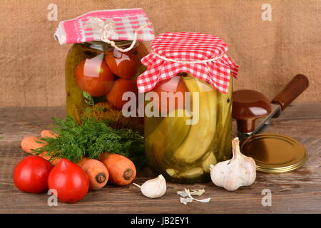 Home canning, conserve di verdura Foto Stock