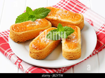 Dutch pasta di mandorle riempite i cookie Foto Stock