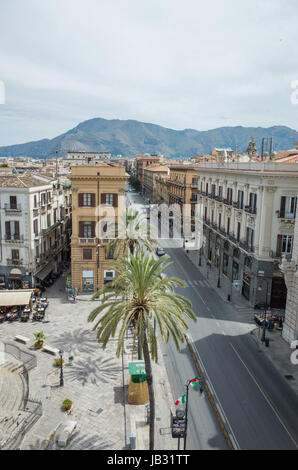 Vista su Via Roma a Palermo, Italia Foto Stock