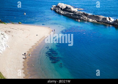 Bellissima spiaggia nascosta su Jurassic Coast di Dorset, Regno Unito - Britiish estate destinazione di vacanza Foto Stock