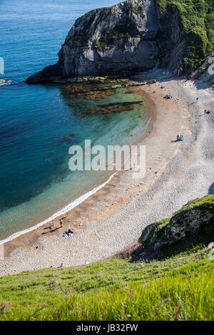 Bellissima spiaggia nascosta su Jurassic Coast di Dorset, Regno Unito - Britiish estate destinazione di vacanza Foto Stock