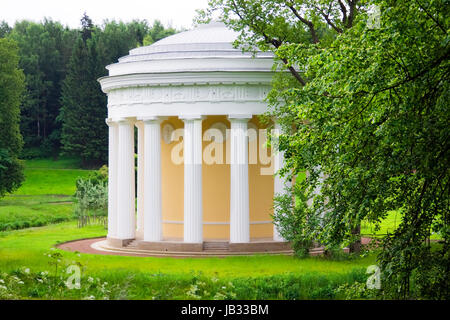 Round pavilion nel Parco Pavlovsk San Pietroburgo Russia Foto Stock