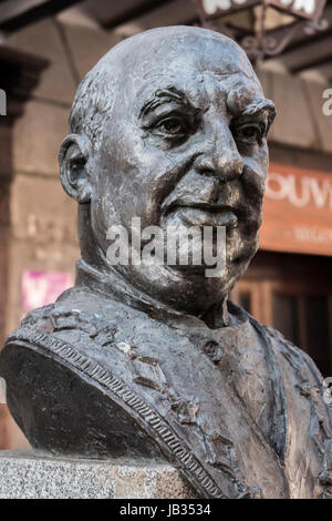 Statua in omaggio al grande cuoco Candido Lopez Sanz, carattere rinomata e famosa città di Segovia, Spagna Foto Stock