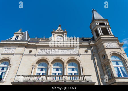 Città di Lussemburgo - Agosto 12, 2016: Le Cercle municipal o Cercle-Cité è un edificio situato all'estremità orientale di Place d'armes Foto Stock