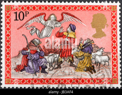 Regno Unito - circa 1979: un francobollo stampato nel Regno Unito mostra uno scenario di Natale Angelo che compaiono prima dei pastori, Natale, circa 1979 Foto Stock