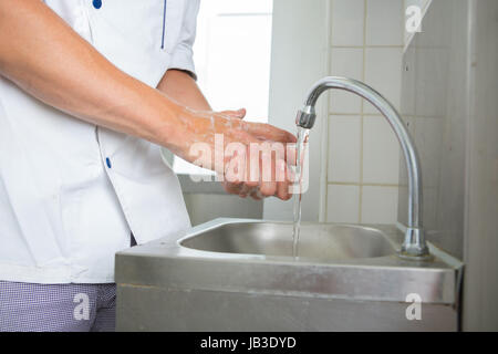 Lavaggio delle mani mantiene i batteri lontano dalla pelle Foto Stock