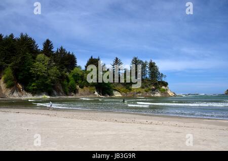 Paddle Boarder nel tramonto Bay State Park, Oregon Foto Stock