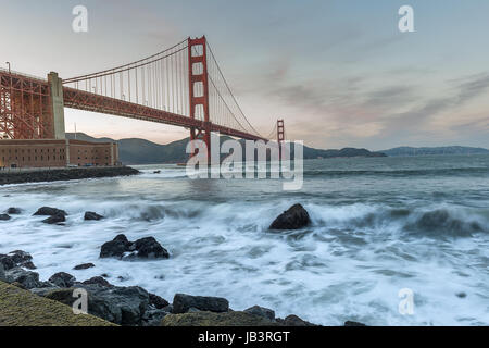 Famosa in tutto il mondo un punto di riferimento del mondo, Golden Gate Birdge Foto Stock