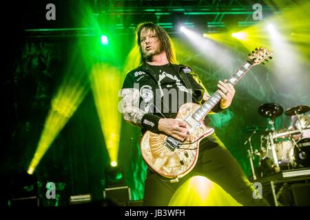 Milano, Italia. Il giorno 08 Giugno, 2017. American thrash metal band cacciatrice suona dal vivo. Credito: Mairo Cinquetti/Pacific Press/Alamy Live News Foto Stock