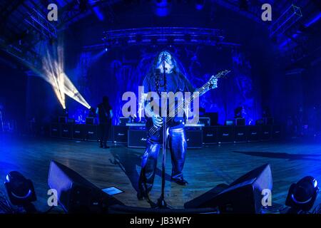 Milano, Italia. Il giorno 08 Giugno, 2017. American thrash metal band cacciatrice suona dal vivo. Credito: Mairo Cinquetti/Pacific Press/Alamy Live News Foto Stock