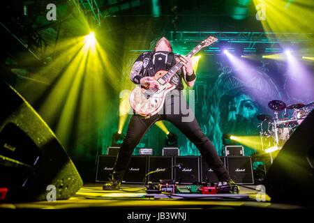 Milano, Italia. Il giorno 08 Giugno, 2017. American thrash metal band cacciatrice suona dal vivo. Credito: Mairo Cinquetti/Pacific Press/Alamy Live News Foto Stock