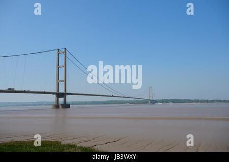 Fotografia di stock: l'Humber Bridge visto da Barton upon Humber in una giornata di sole. Foto: Chris Vaughan Fotografia Data: 25 Maggio 2017 Foto Stock