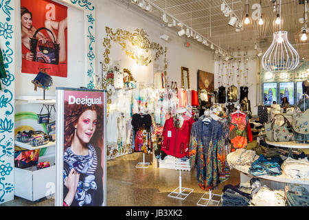 Miami Beach Florida, Lincoln Road, centro commerciale pedonale, negozio, shopping shopper shopping negozi mercati di mercato di vendita di mercato, negozio al dettaglio sto Foto Stock