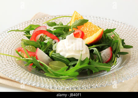 Insalata con radicchio, pepe e uva Foto Stock
