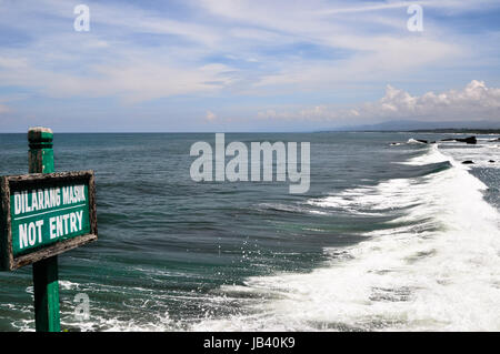 Il Tanah Lot tempio complesso, nell isola di Bali Indonesia Foto Stock