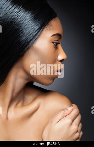 Giovane bellezza nera con una pelle perfetta Foto Stock