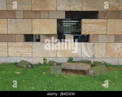 STUTTGART, Germania - 13 luglio 2012: la Neue Staatsgalerie galleria d'arte è un capolavoro di architettura postmoderna progettato dall architetto britannico Sir James Stirling in 1977 Foto Stock