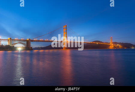 Famosa in tutto il mondo un punto di riferimento del mondo, Golden Gate Birdge Foto Stock