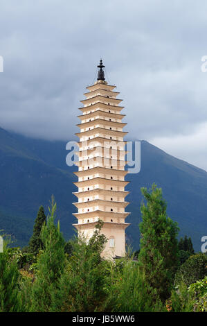 Dali e la città vecchia, la famosa Tre Pagode. Nella provincia dello Yunnan in Cina. Yunnan provincenice, destinazione nanzhao, casa, ingresso Foto Stock