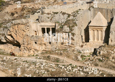 Tomba del sacerdote Zaccaria situato in ebraico antico 3000 anni vecchio cimitero sul Monte degli Ulivi a Gerusalemme, Israele. Foto Stock