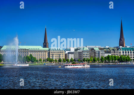 Alster barca sulle rive del Lago Alster Amburgo, Germania Foto Stock
