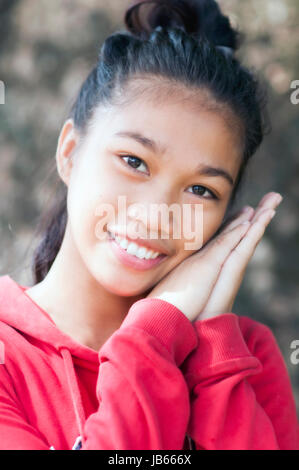 Teenage giel asiatici all'aperto Foto Stock