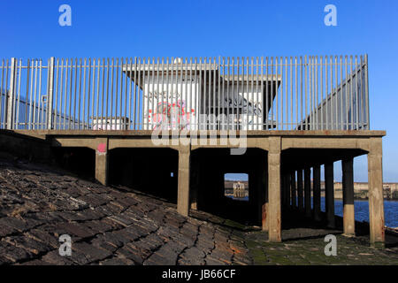 Faro abbandonati, Western Harbour, Newhaven, Edimburgo, Scozia, Regno Unito Foto Stock