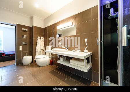 Bagno moderno interno di lusso Foto Stock