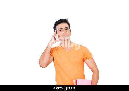 1 Il college indiano ragazzo adolescente studente strategia pensando alla pianificazione della formazione Foto Stock