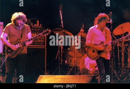 I Grateful Dead eseguire a Nassau Colesium, New York City 05-15-1980.Foto di Michael Brito-Globe foto, Inc. © 2000.K61287MBR.Bob Weir e Gerry Garcia Credito: Globe foto/ZUMAPRESS.com/Alamy Live News Foto Stock