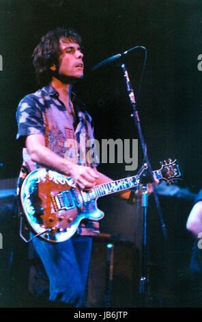 I Grateful Dead eseguire a Nassau Colesium, New York City 04-11 1982.Foto di Michael Brito-Globe foto, Inc. © 2000.K61287MBR.Bob Weir Credito: Globe foto/ZUMAPRESS.com/Alamy Live News Foto Stock