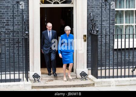 Londra, Regno Unito. Il 9 giugno, 2017. Un parlamento appeso come può non riesce a conquistare la maggioranza. Il primo ministro conservatore e leader del Partito Theresa Maggio e suo marito Filippo può lasciare 10 di Downing Street per visitare la regina. Londra, Regno Unito. 09/06/2017 | Utilizzo di credito in tutto il mondo: dpa picture alliance/Alamy Live News Foto Stock