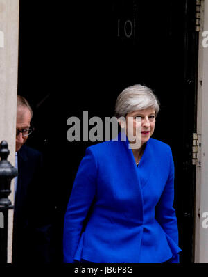 Londra, Regno Unito. Il 9 giugno, 2017. Theresa Maggio post-elettorale, dichiarazione n. 10 Downing Street, Londra, Regno Unito. 09 Giugno, 2017. Credito: Sebastian Remme/Alamy Live News Foto Stock