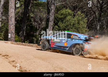 Olbia, Italia. Il 9 giugno, 2017. FIA World Rally Championship - Rally d'Italia Sardegna 2017. Stage speciale n. 7: Monte Olia. Hyundai Motorsport, Driver: Paddon/credito Marshall: Giacomo Altamira/Alamy Live News Foto Stock