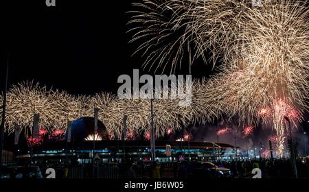 (170609) -- ASTANA, 9 giugno 2017 (Xinhua) -- fuochi d'artificio esplodere durante la cerimonia di apertura del 2017 Astana EXPO di Astana, Kazakistan, in data 9 giugno 2017. (Xinhua/Wu Zhuang) Foto Stock