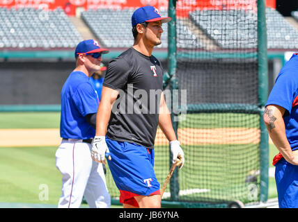 JUN 06, 2017: Texas Rangers a partire lanciatore Yu Darvish #11 termina Batting Practice prima di un interleague MLB partita tra i New York Mets e Texas Rangers a Globe Life Park in Arlington, Texas TX sconfitto New York 10-8 Albert Pena/CSM Foto Stock