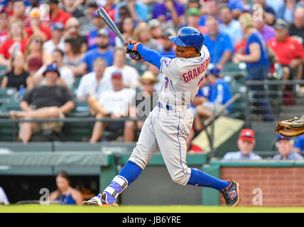 JUN 06, 2017: New York Mets center fielder Curtis Granderson #3 a bat durante un interleague MLB partita tra i New York Mets e Texas Rangers a Globe Life Park in Arlington, Texas TX sconfitto New York 10-8 Albert Pena/CSM Foto Stock