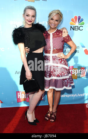 A nord di Hollywood, California, Stati Uniti d'America. Il 9 giugno, 2017. Colomba di Cameron e Kristin Chenoweth arriva per il ''Hairspray Live'' FYC evento presso la Accademia di televisione. Credito: Lisa O'Connor/ZUMA filo/Alamy Live News Foto Stock