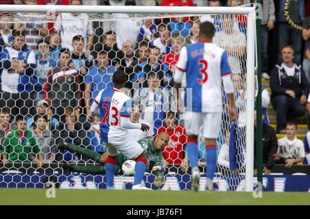 TIM HOWARD SALVA JUNIOR HOILET Blackburn Rovers v Everton FC EWOOD PARK BLACKBURN INGHILTERRA 27 Agosto 2011 Foto Stock