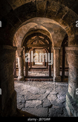 Colonnato nella cappella del castello medievale di "Burg Lohra' in Turingia, Germania Est.<a href='http://de.wikipedia.org/wiki/Burg Lohra' target=' blank'>Burg Lohra</a> Großlohra, Turingia, Germania Foto Stock